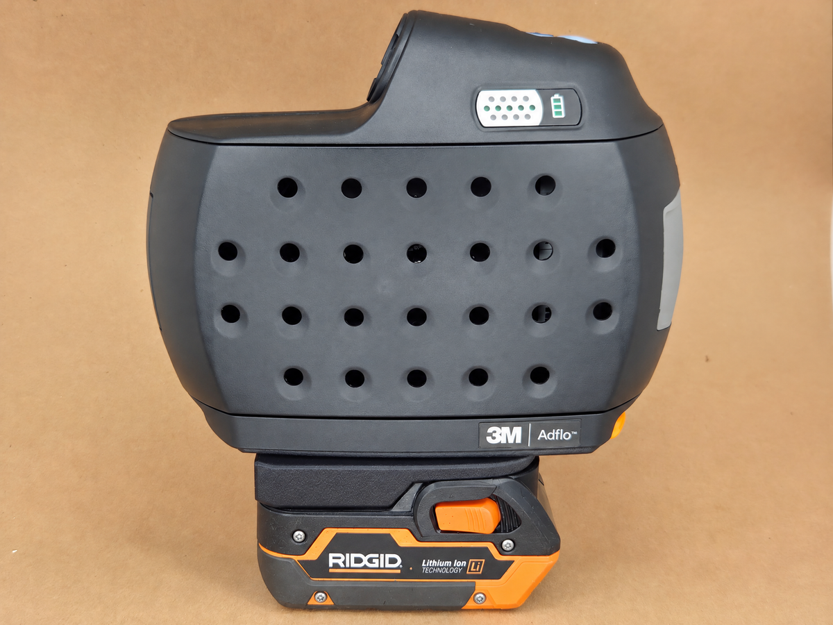 RIDGID AEG 18V Adflo battery adapter - assembled on the Adflo battery rail - front view